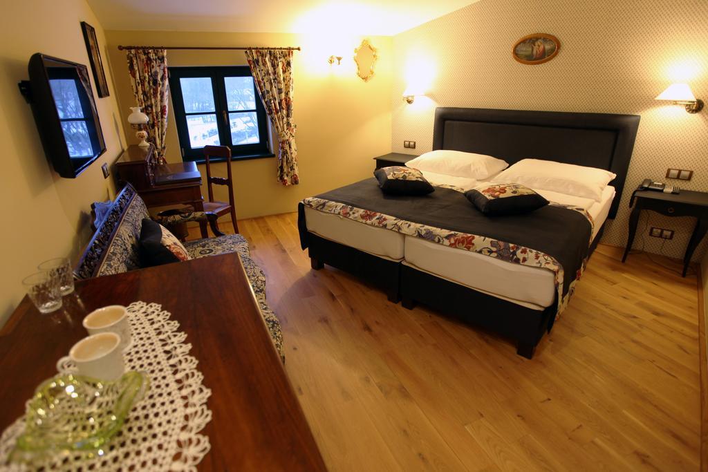 Boutique Hotel Pri Mlyne 로조르노 객실 사진