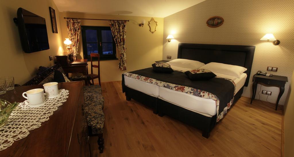 Boutique Hotel Pri Mlyne 로조르노 객실 사진
